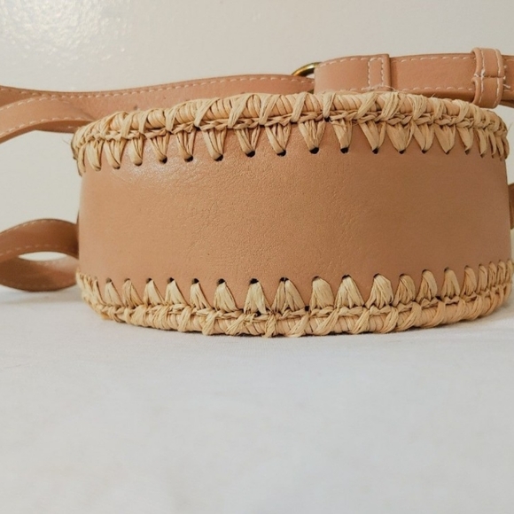 Woven wicker crossbody purse - Picture 3 of 6